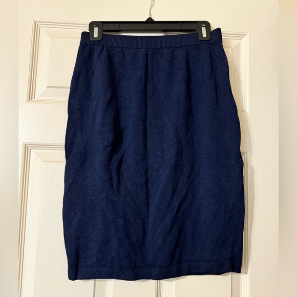 St. John’s navy blue skirt - Picture 2 of 3